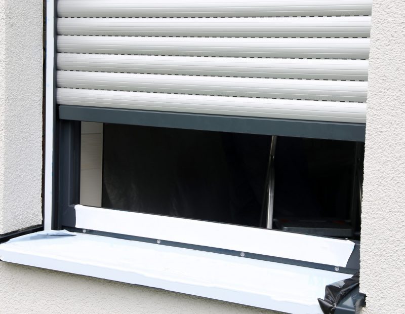 Neu eingebautes Fenster mit Rollladen